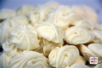 White Choc Whirls in 1kg bag